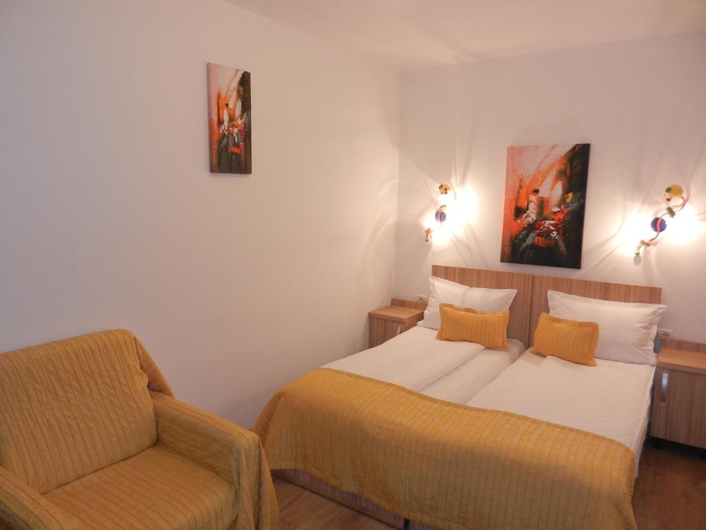 Pensiunea Sergiu & Geanina Arad Room photo