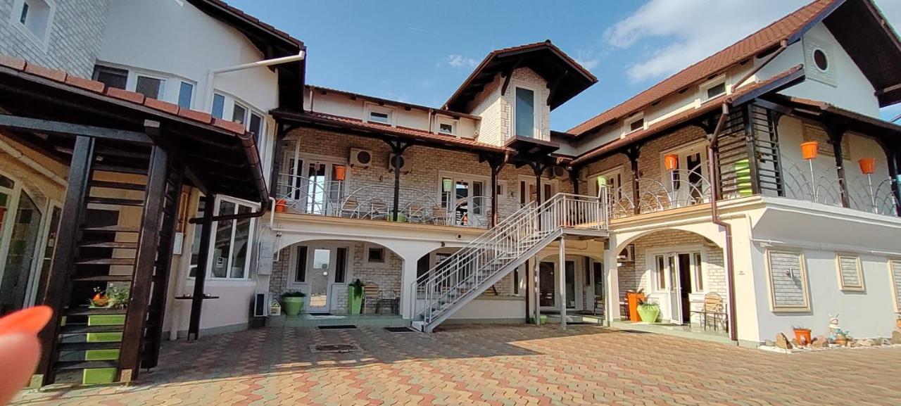 Pensiunea Sergiu & Geanina Arad Exterior photo