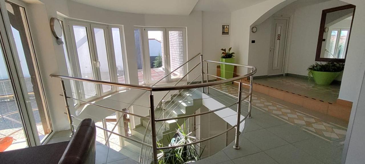 Pensiunea Sergiu & Geanina Arad Exterior photo